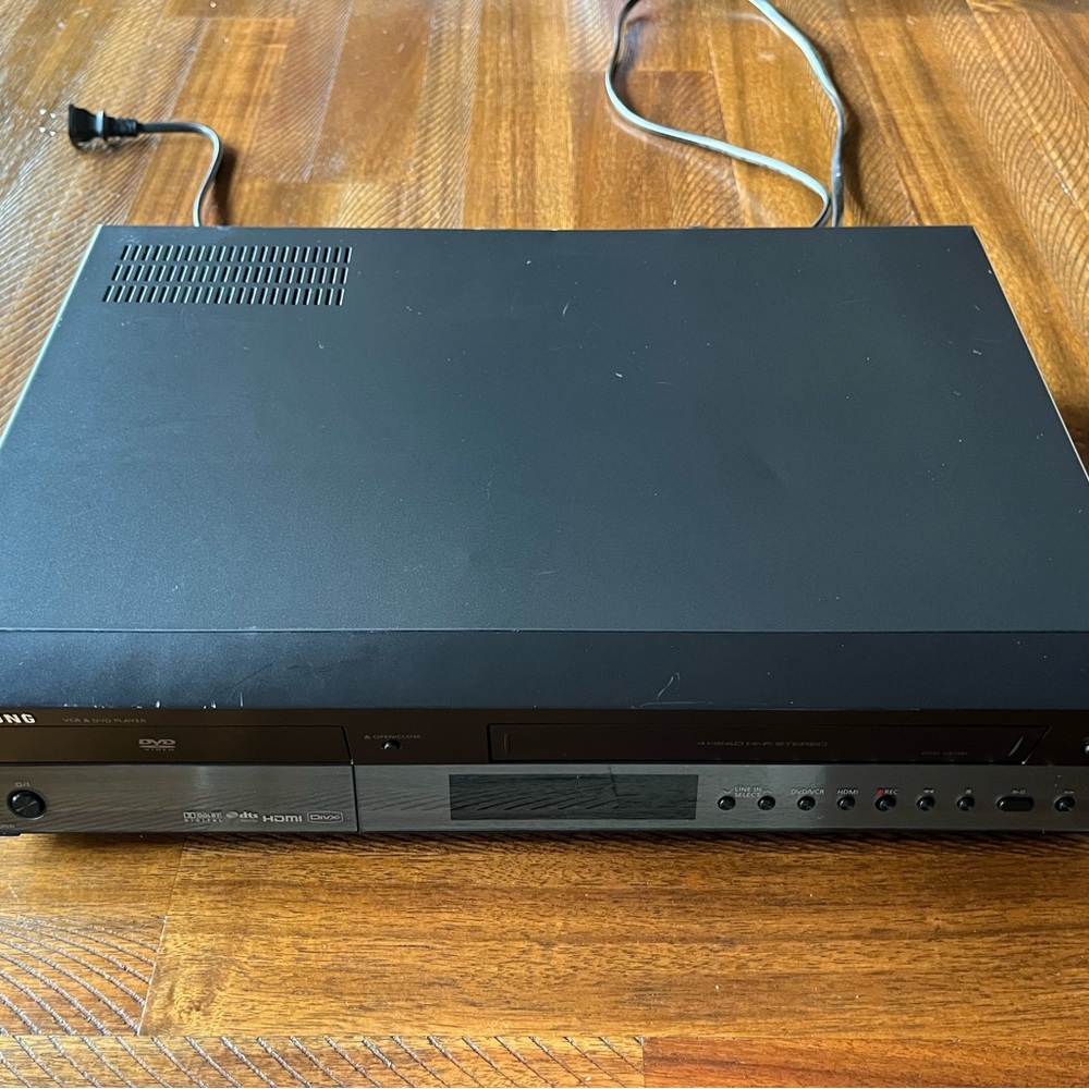 Samsung DVD-V9700 DVD VCR Combo HDMI